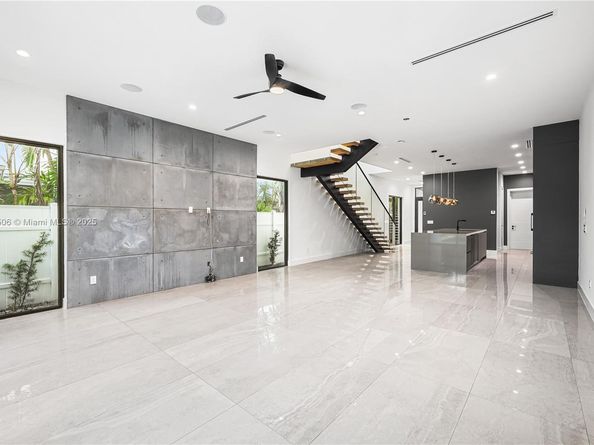 815 NE 17th Ter, Fort Lauderdale FL 33304