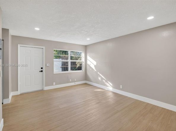 1015 NE 17th Ct, Fort Lauderdale FL 33305