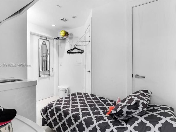 785 Crandon Blvd 302, Key Biscayne FL 33149
