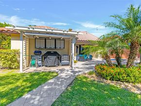 220 SW 113th Ter, Pembroke Pines FL 33025