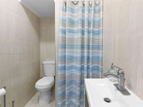 220 SW 113th Ter, Pembroke Pines FL 33025