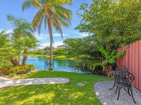 220 SW 113th Ter, Pembroke Pines FL 33025