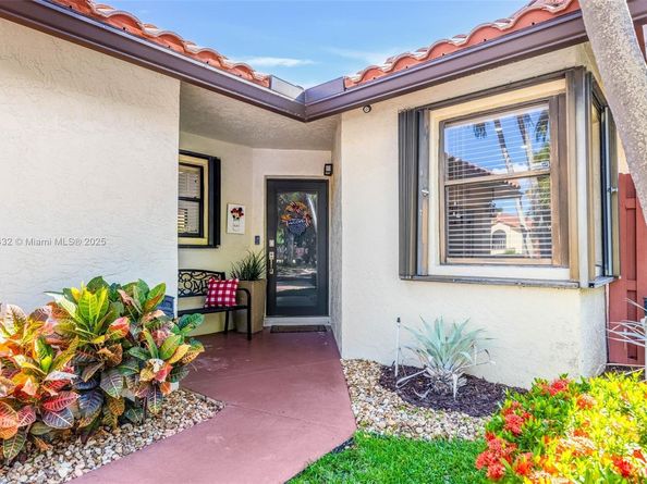 220 SW 113th Ter, Pembroke Pines FL 33025
