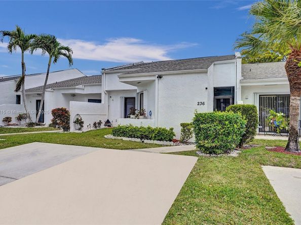 236 Par Dr, Royal Palm Beach FL 33411
