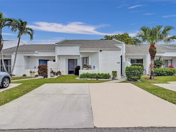 236 Par Dr, Royal Palm Beach FL 33411