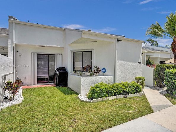 236 Par Dr, Royal Palm Beach FL 33411
