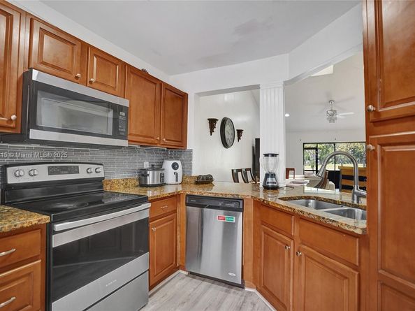 236 Par Dr, Royal Palm Beach FL 33411