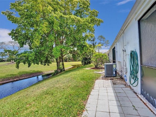 236 Par Dr, Royal Palm Beach FL 33411