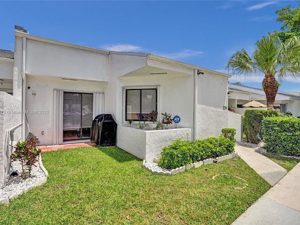 236 Par Dr, Royal Palm Beach FL 33411