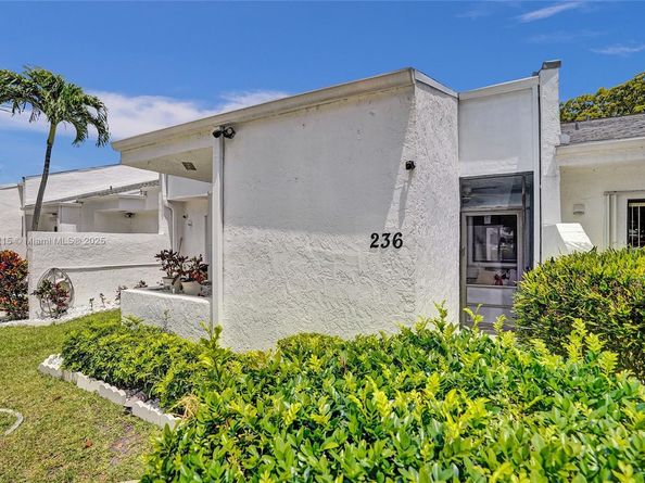 236 Par Dr, Royal Palm Beach FL 33411