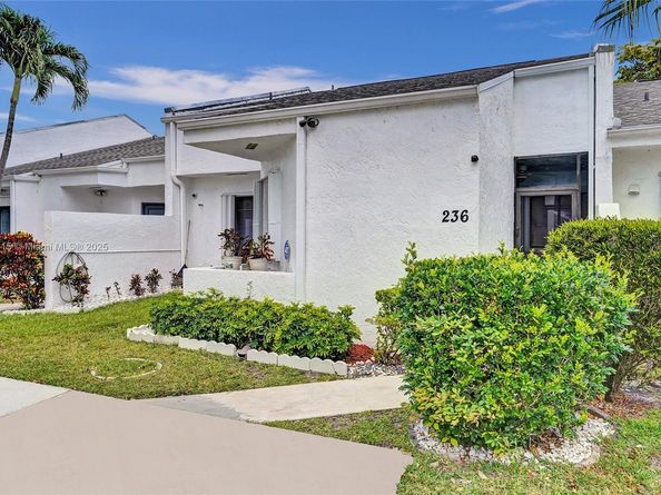 236 Par Dr, Royal Palm Beach FL 33411