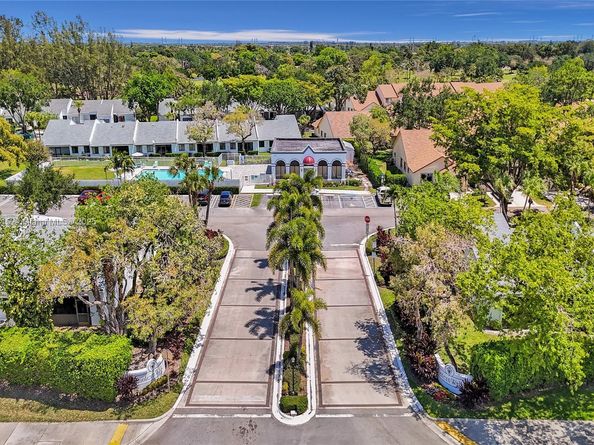 236 Par Dr, Royal Palm Beach FL 33411
