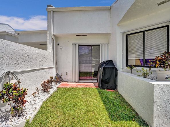 236 Par Dr, Royal Palm Beach FL 33411