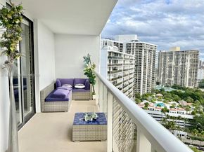3701 N Country Club Dr 2205, Aventura FL 33180