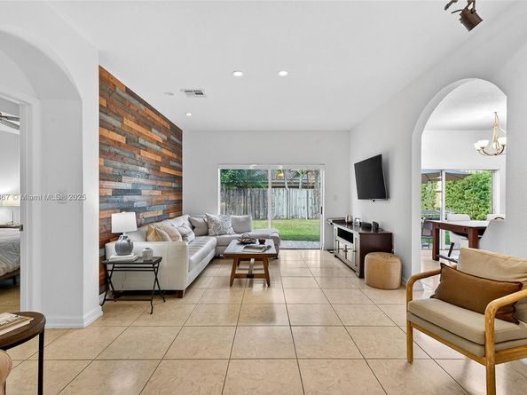 14010 SW 154th Pl, Miami FL 33196