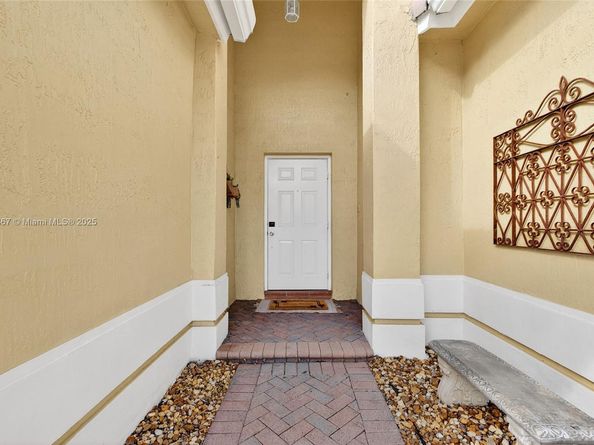 14010 SW 154th Pl, Miami FL 33196