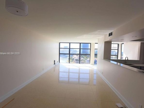 200 Leslie Dr 1124, Hallandale Beach FL 33009