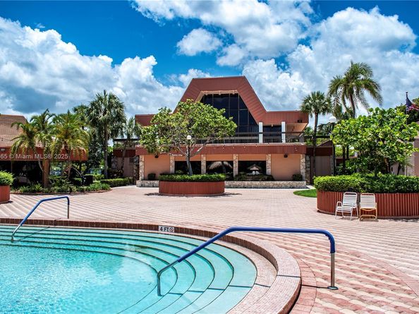 3090 Holiday Springs Blvd 305, Margate FL 33063
