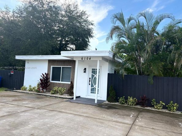 6104 SW 33rd St, Miramar FL 33023