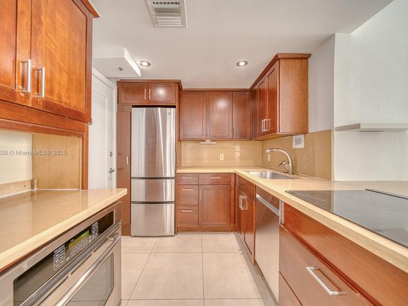 1000 West Ave 1423, Miami Beach FL 33139