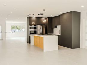 588 Palmetto Dr, Miami Springs FL 33166