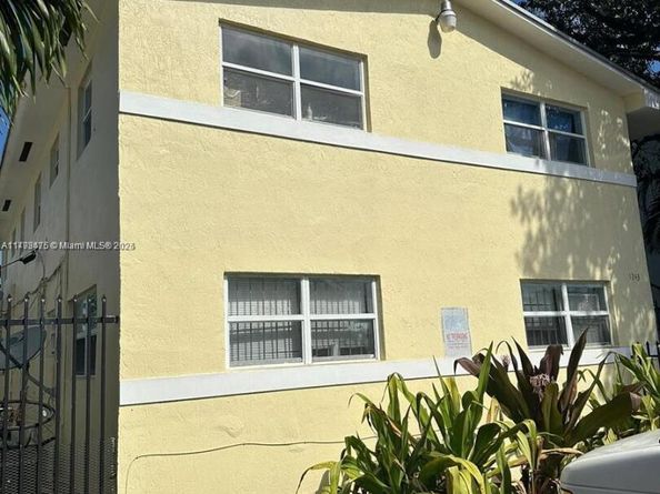 1243 NW 61st St, Miami FL 33142