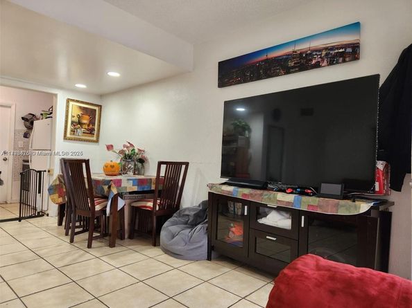 1243 NW 61st St, Miami FL 33142