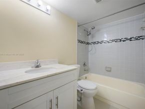 530 S Park Rd 1811, Hollywood FL 33021