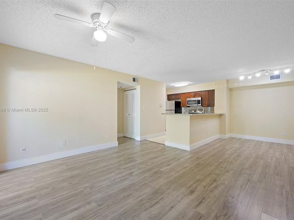 530 S Park Rd 1811, Hollywood FL 33021