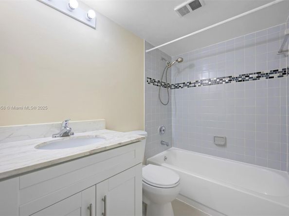 530 S Park Rd 1811, Hollywood FL 33021