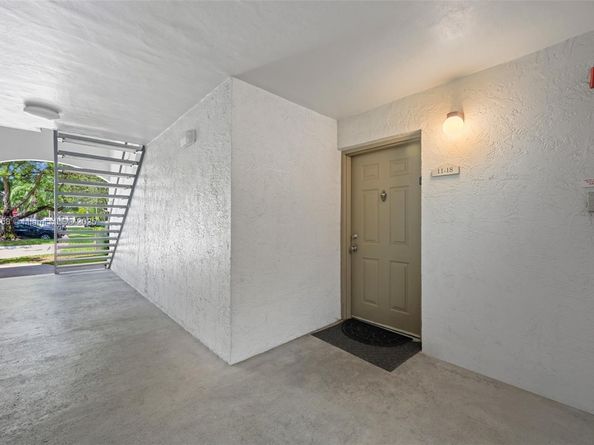 530 S Park Rd 1811, Hollywood FL 33021