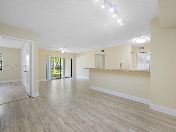 530 S Park Rd 1811, Hollywood FL 33021