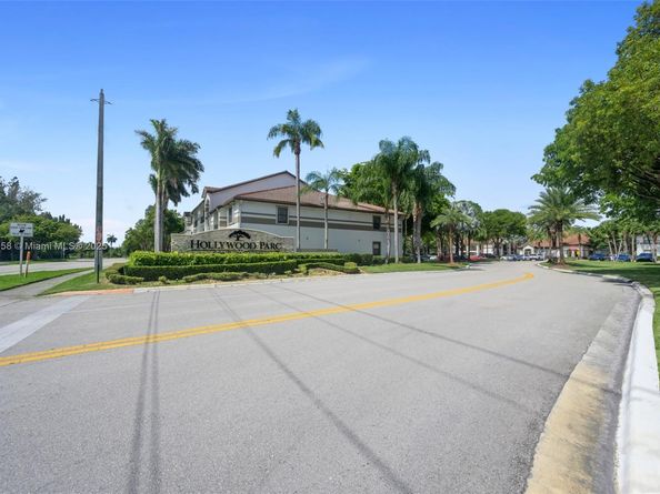 530 S Park Rd 1811, Hollywood FL 33021