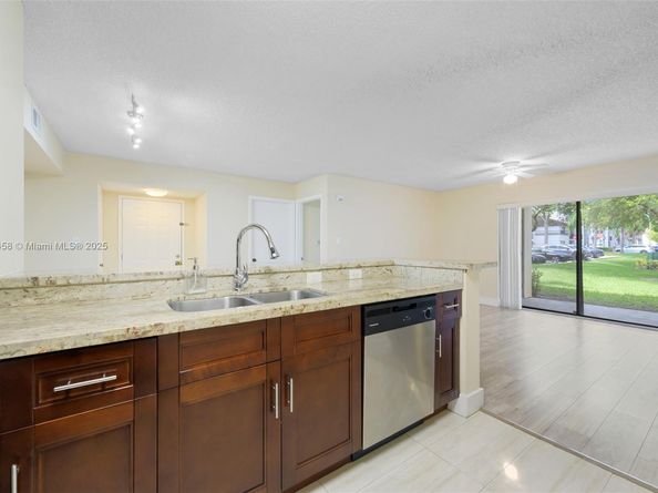 530 S Park Rd 1811, Hollywood FL 33021