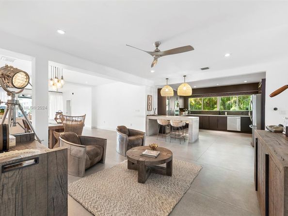 970 S Shore Dr, Miami Beach FL 33141