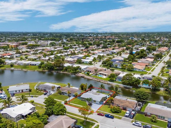 2239 NW 65th Ave, Margate FL 33063