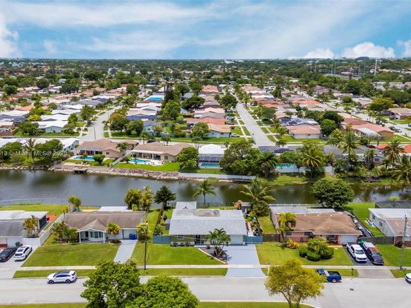 2239 NW 65th Ave, Margate FL 33063