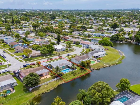 2239 NW 65th Ave, Margate FL 33063
