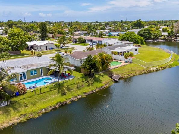2239 NW 65th Ave, Margate FL 33063