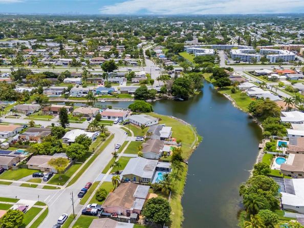 2239 NW 65th Ave, Margate FL 33063