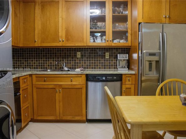1865 Brickell Ave A2111, Miami FL 33129