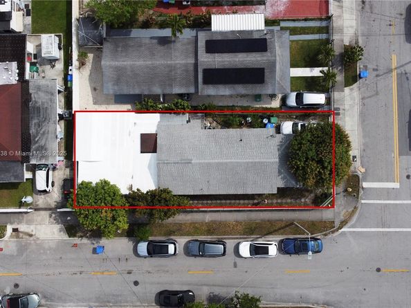 93 NW 44th St, Miami FL 33127