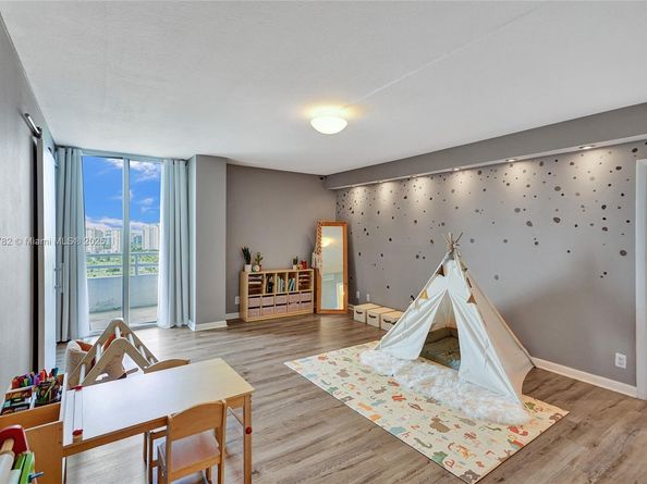 20355 NE 34th Ct 2725, Aventura FL 33180