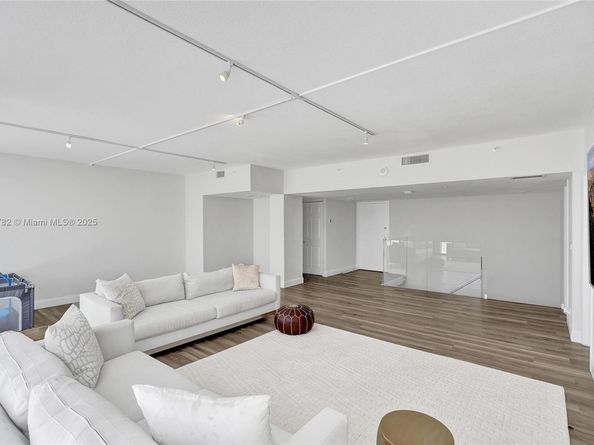 20355 NE 34th Ct 2725, Aventura FL 33180