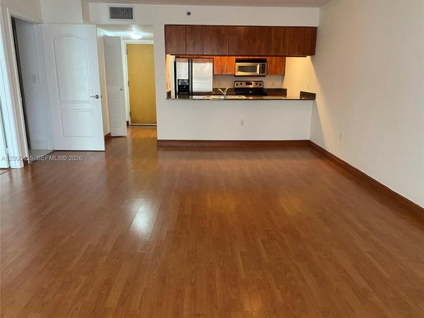 1200 Brickell Bay Dr 1914, Miami FL 33131