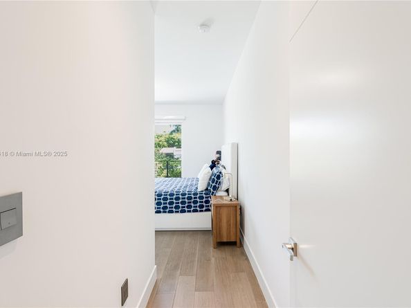 Undisclosed Address #A11918418, Weston FL 33326