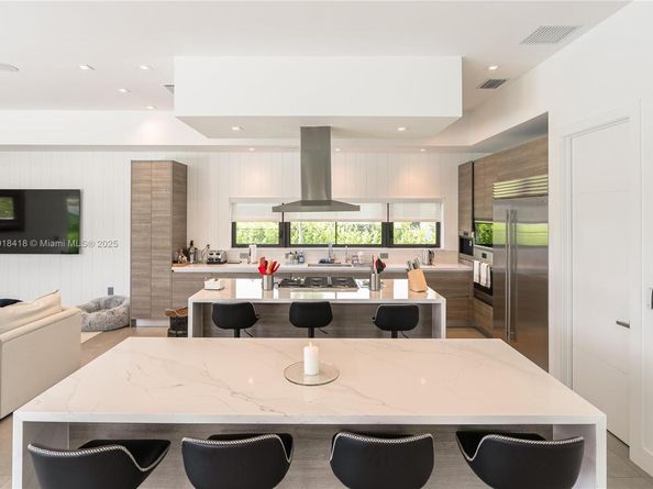 Undisclosed Address #A11918418, Weston FL 33326