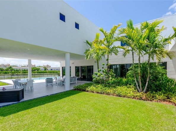 Undisclosed Address #A11918418, Weston FL 33326