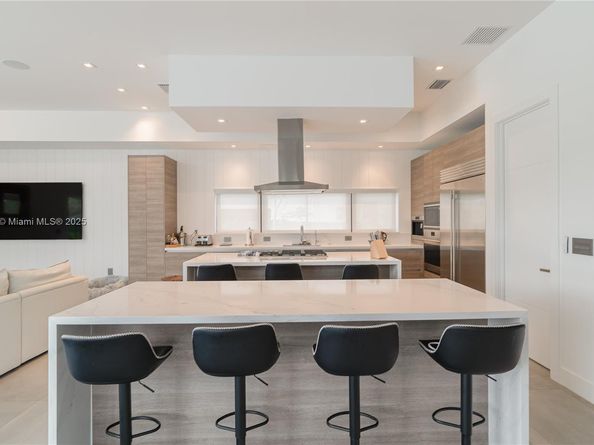 Undisclosed Address #A11918418, Weston FL 33326