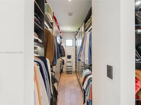 Undisclosed Address #A11918418, Weston FL 33326